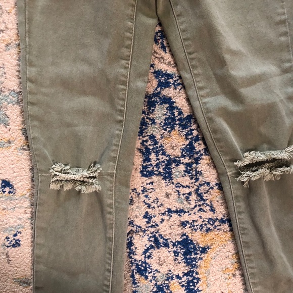 very cute green jeans!! - Picture 3 of 5